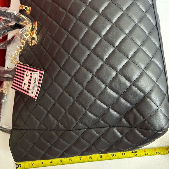 Gilda ParisElegant Black Quilted Tote Bag with Gold Accents - Picture 6 of 11